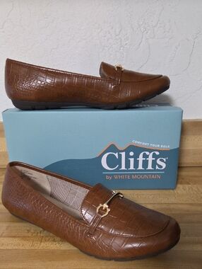 NWT "Cliffs by White Mountain" Glowing Woman's Croco Print Shoe Size 11M